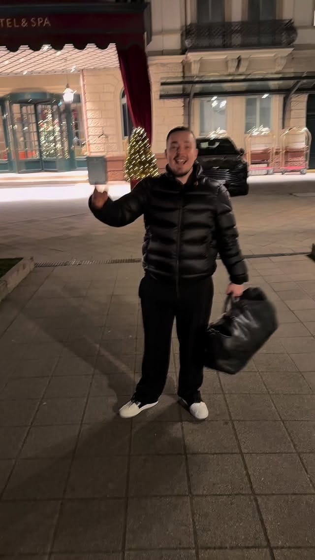 Post 7 by Luxury Fashion on Instagram (video)