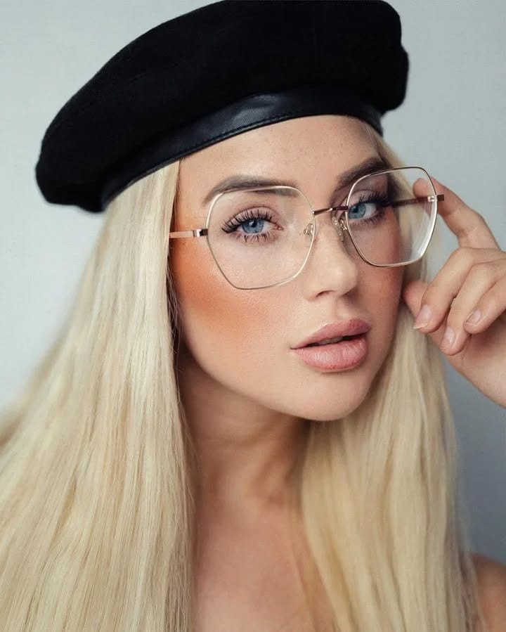 Post 3 by 𝓗𝓮𝓵𝓮𝓷𝓪 𝓣𝓮𝓱𝓻𝓪𝓷𝓲 on Instagram (image)