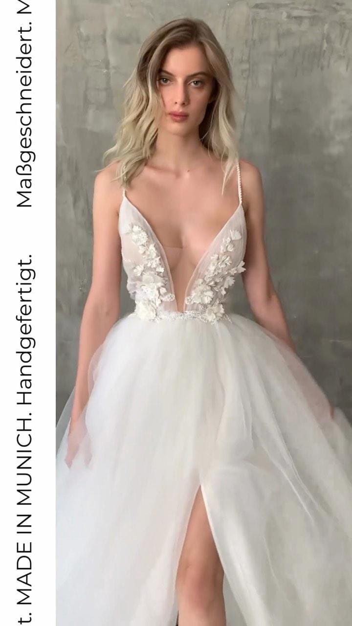 Post 10 by BRIDAL DRESSES MUNICH on Instagram (video)