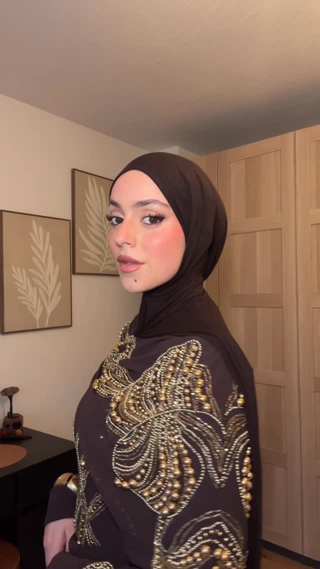 Post 3 by 𝒮𝑒𝓎𝓎𝒾𝒹𝑒 𝒮𝑜𝑔𝓊𝓀𝑜𝑔𝓁𝓊 on Instagram (video)
