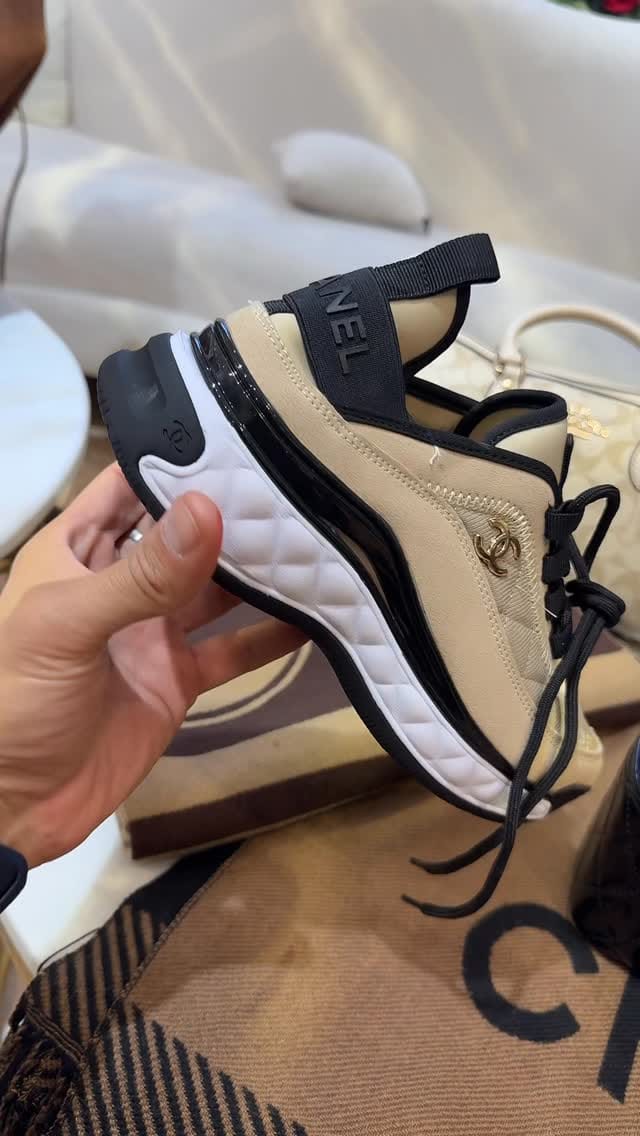 Post 9 by Boutique Ricci Oran on Instagram (video)