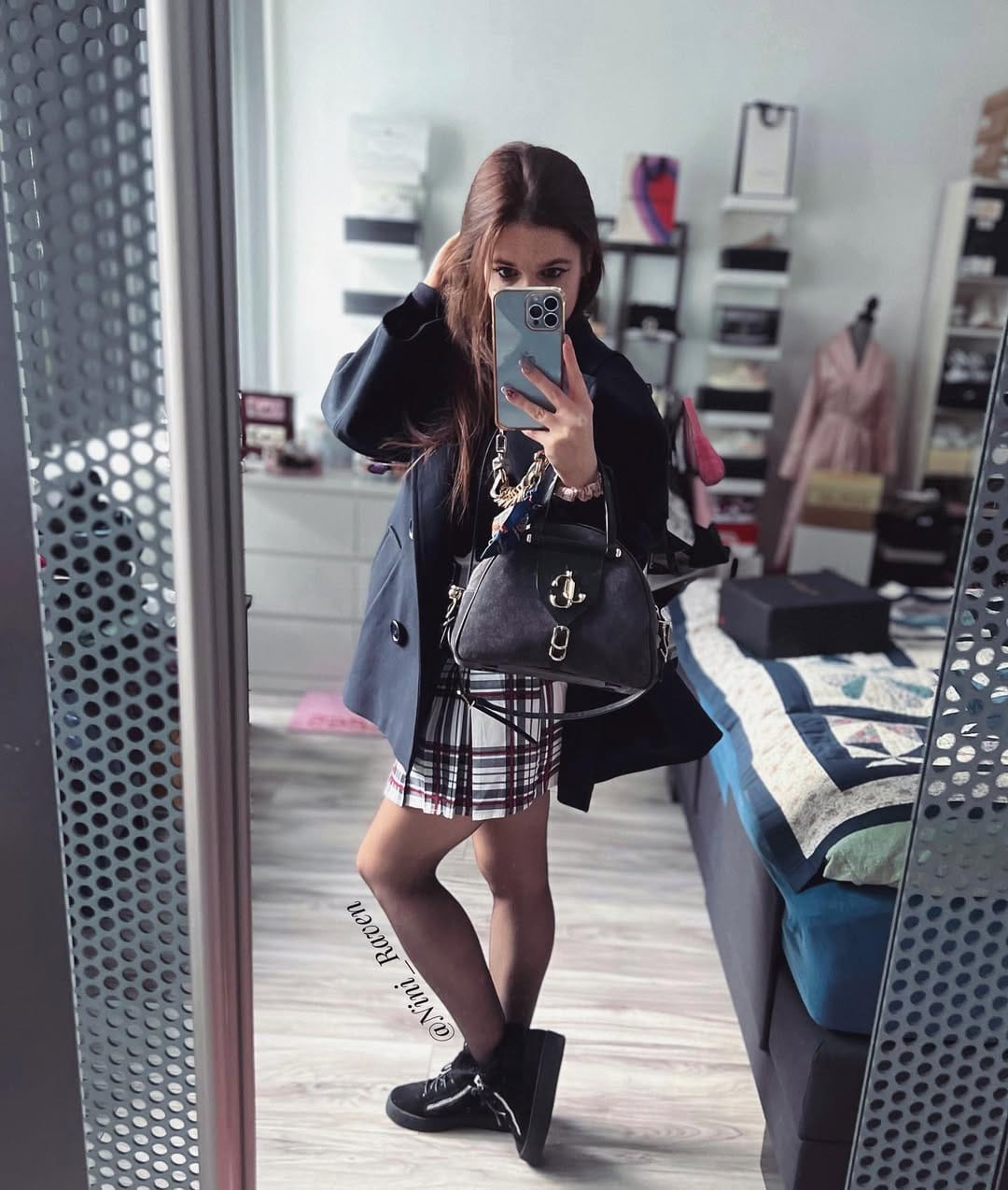 Post 8 by Nini Raven on Instagram (image)