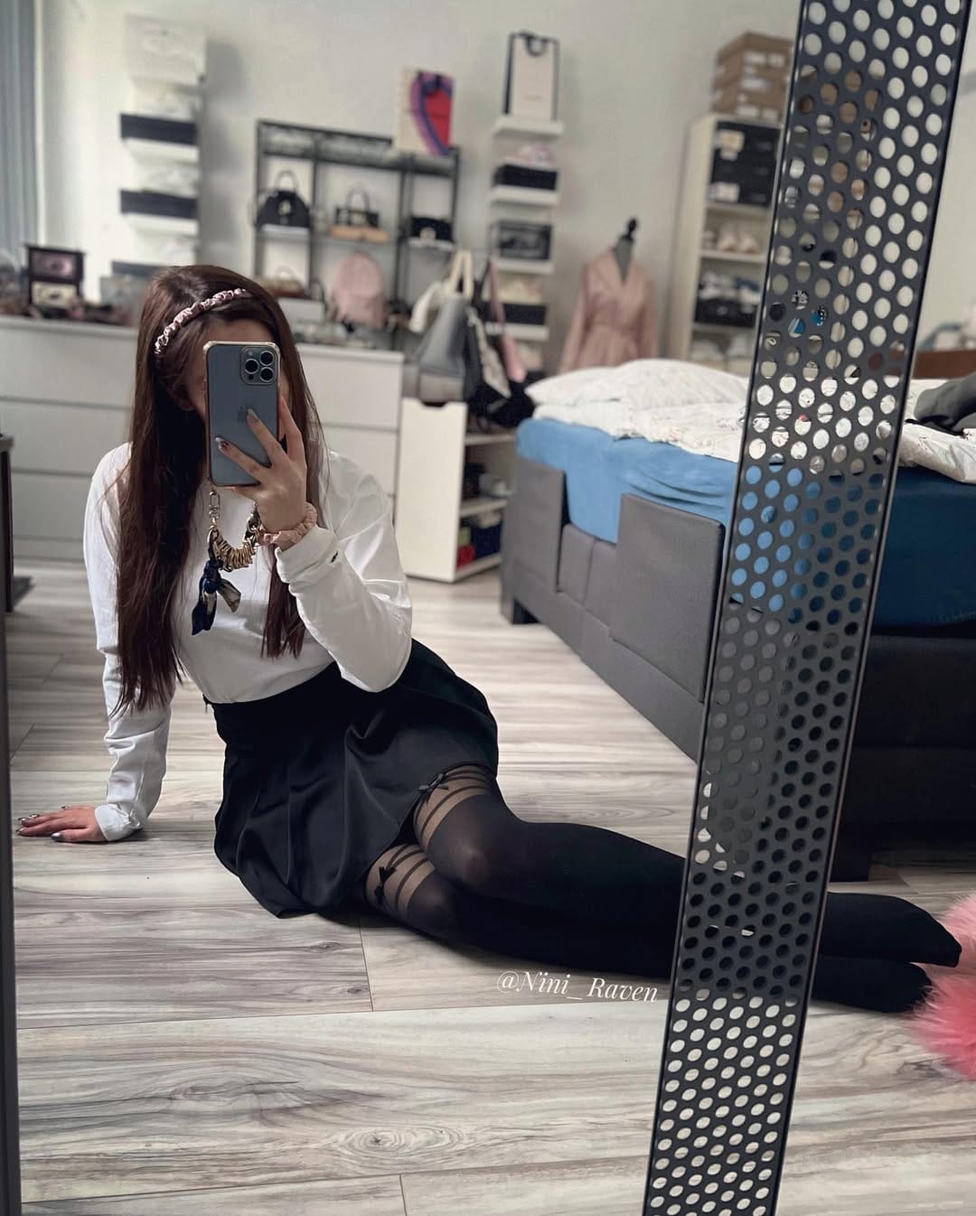 Post 9 by Nini Raven on Instagram (carousel)