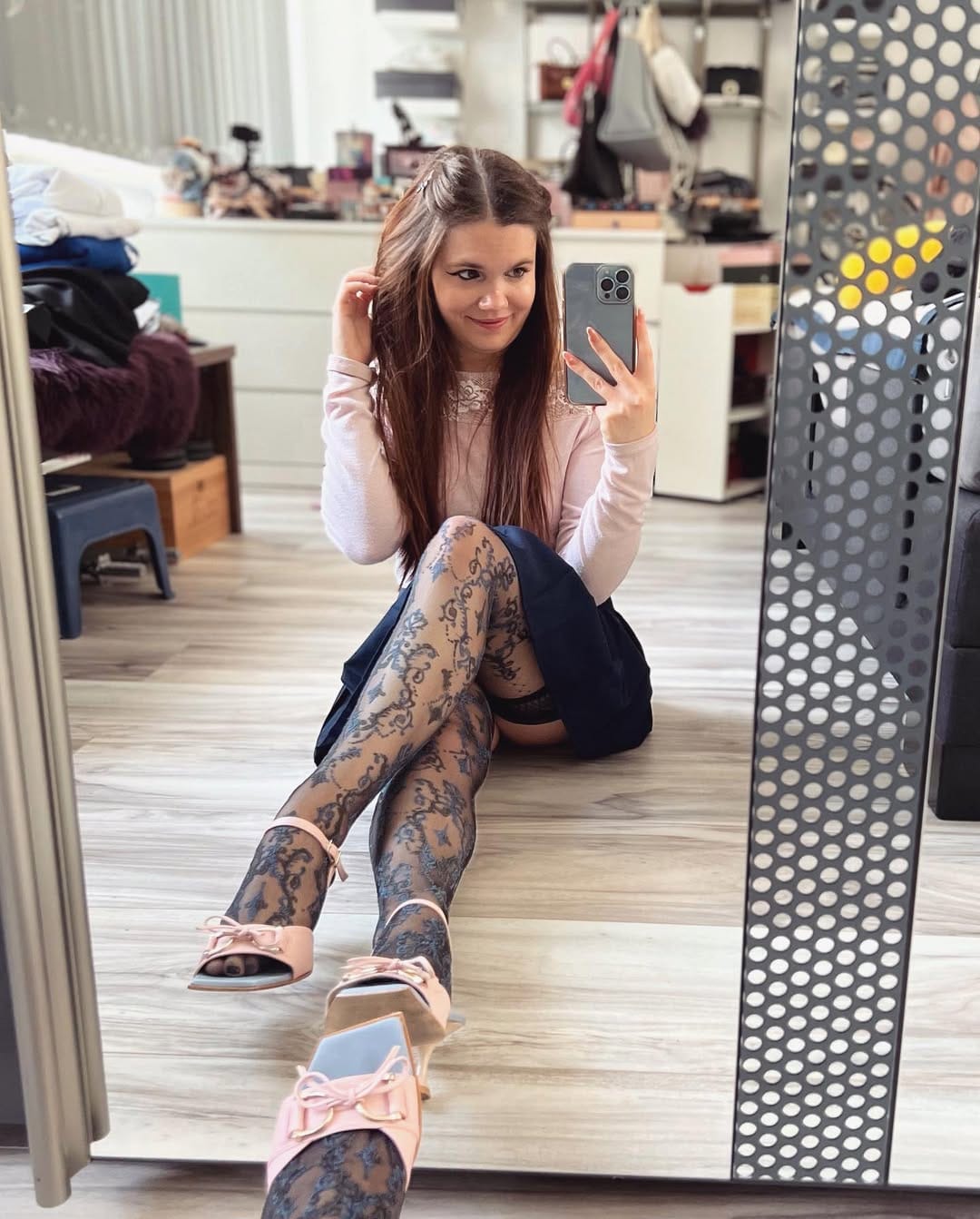 Post 10 by Nini Raven on Instagram (carousel)