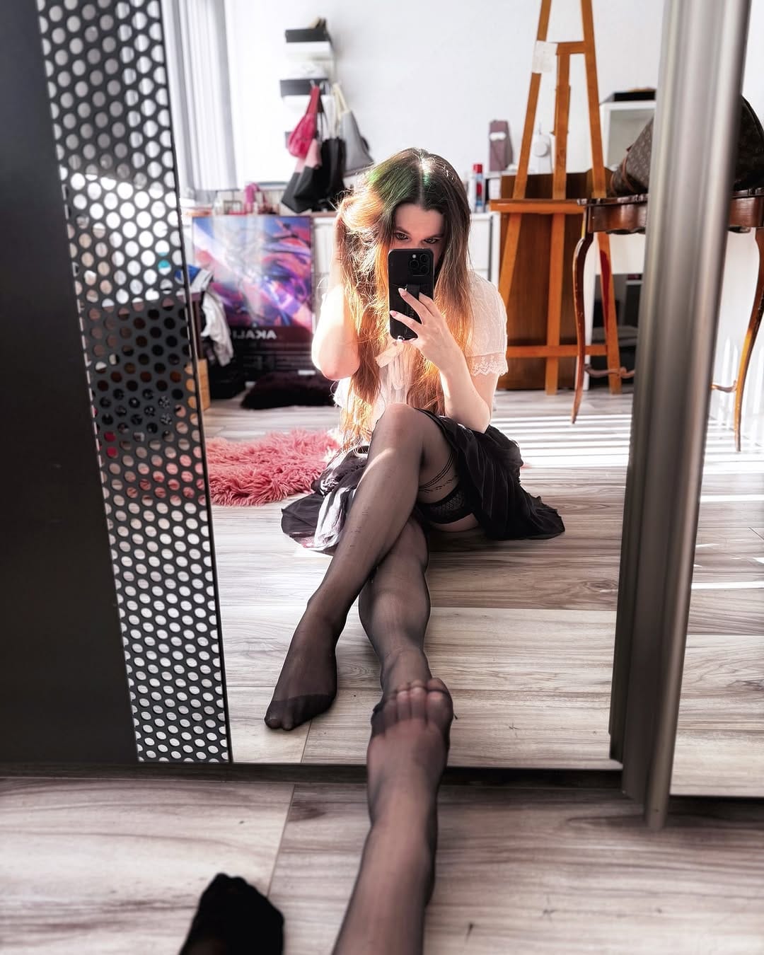 Post 4 by Nini Raven on Instagram (image)