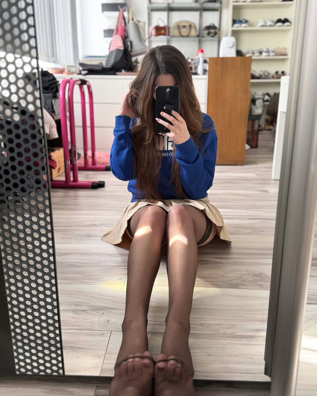 Post 6 by Nini Raven on Instagram (image)