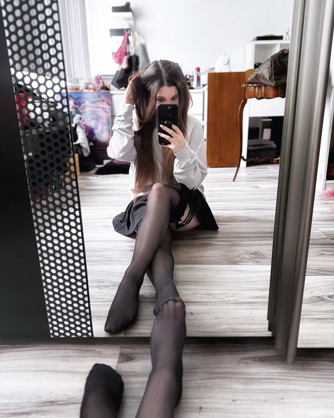 Post 1 by Nini Raven on Instagram (image)
