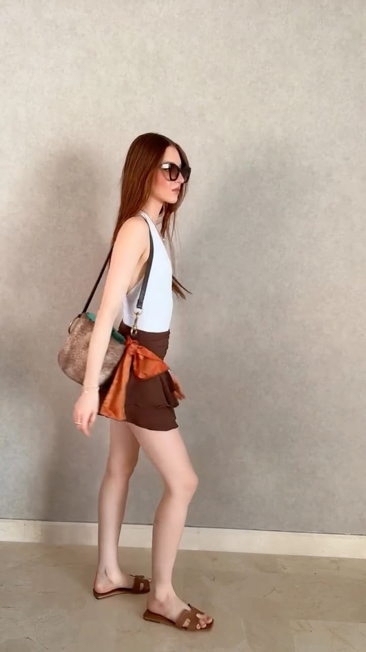 Post 4 by Claudia Akel on Instagram (video)