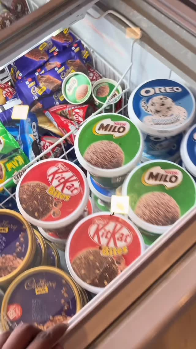Post 10 by 𝙇𝙊𝙉𝘿𝙊𝙉 𝙈𝘼𝙍𝙏 (𝘿𝙚𝙝𝙞𝙬𝙖𝙡𝙖) on Instagram (video)