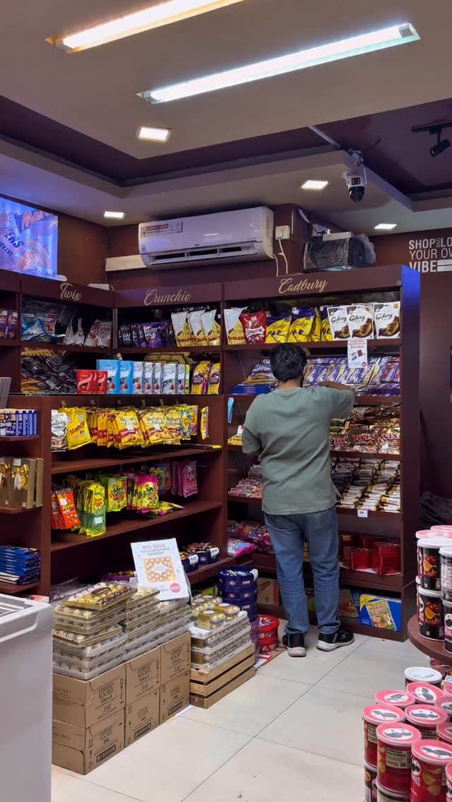 Post 2 by 𝙇𝙊𝙉𝘿𝙊𝙉 𝙈𝘼𝙍𝙏 (𝘿𝙚𝙝𝙞𝙬𝙖𝙡𝙖) on Instagram (video)