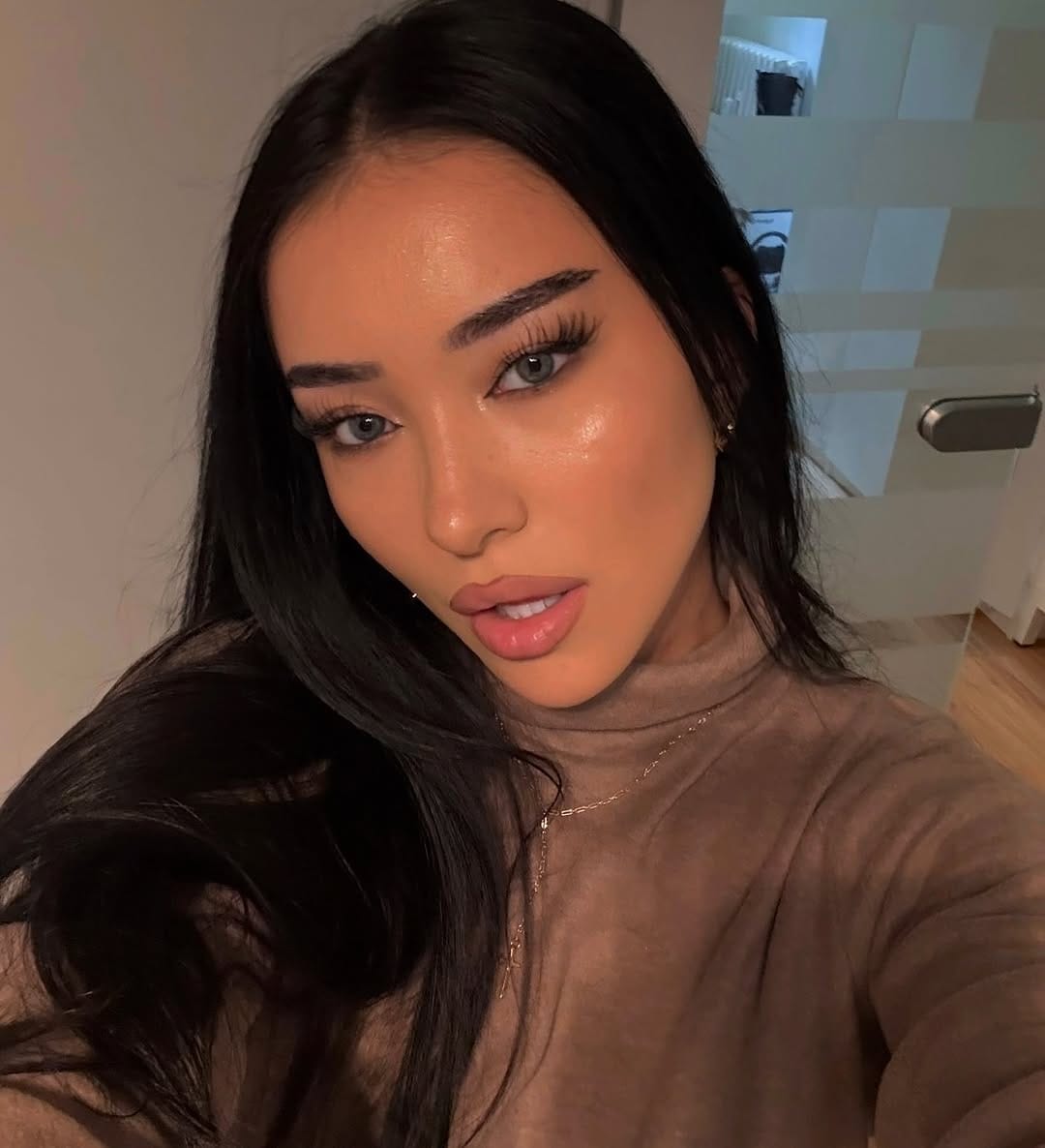 Post 5 by 𝐌𝐀𝐑𝐈𝐀 on Instagram (carousel)