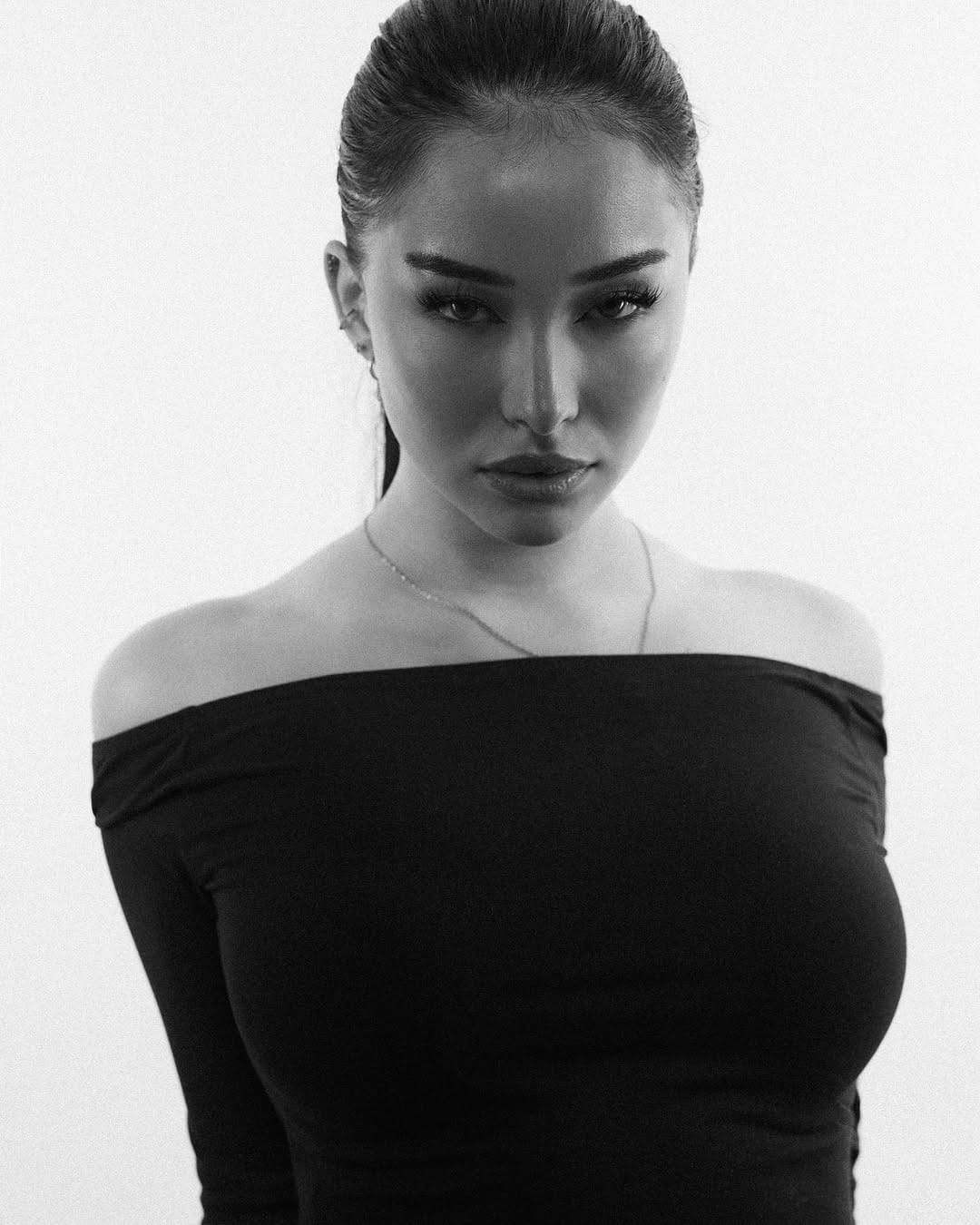 Post 4 by 𝐌𝐀𝐑𝐈𝐀 on Instagram (carousel)