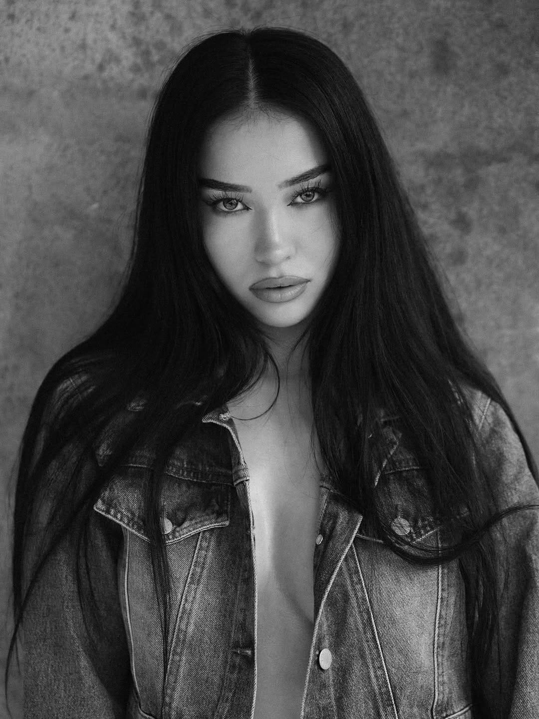 Post 6 by 𝐌𝐀𝐑𝐈𝐀 on Instagram (carousel)
