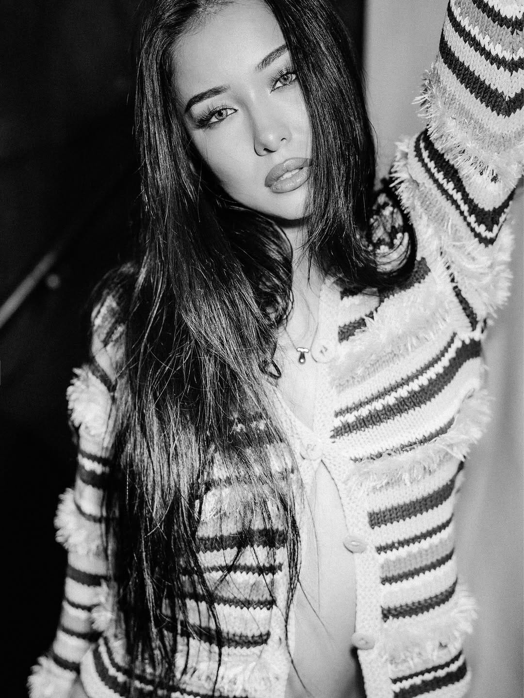 Post 2 by 𝐌𝐀𝐑𝐈𝐀 on Instagram (carousel)