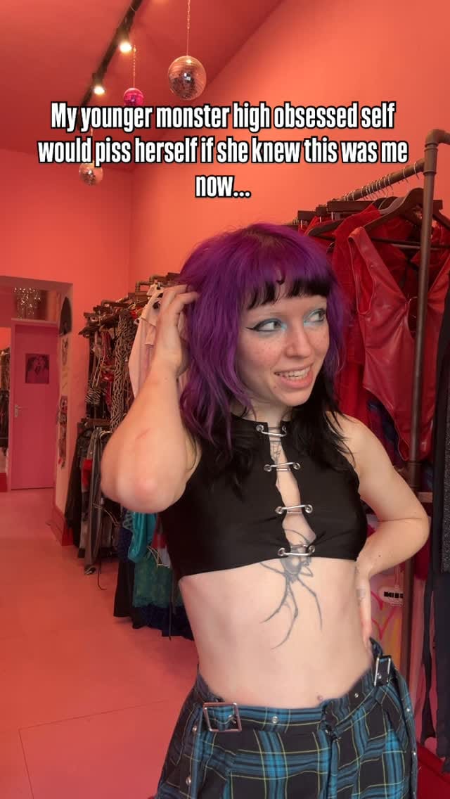 Post 10 by IVY Berlin on Instagram (video)