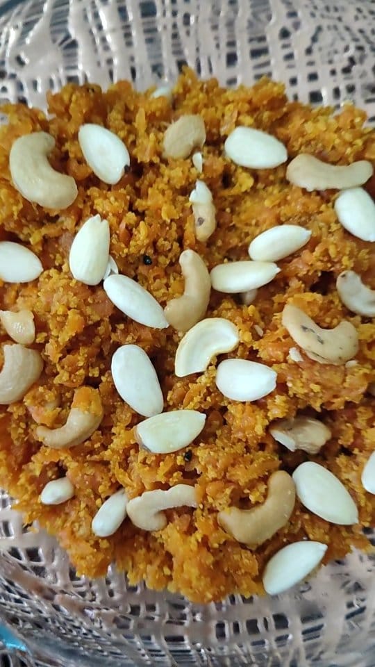 Post 5 by Desi Essentials on Instagram (video)