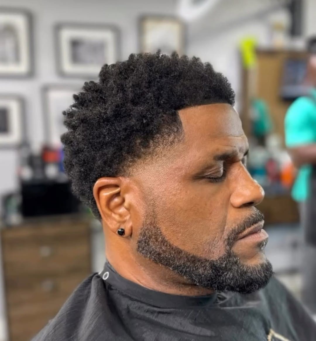 Post 10 by #1 Miami Barber Lounge - TC on Instagram (image)