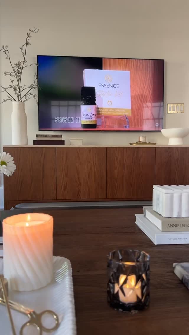 Post 7 by Essence on Instagram (video)