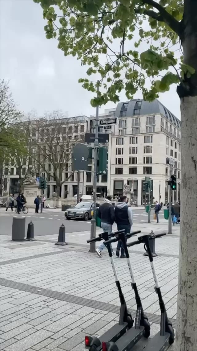 Post 4 by KÖNIGSALLEE Düsseldorf on Instagram (video)