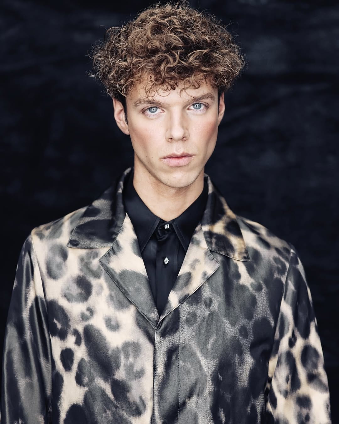 Post 10 by Julian Kamps on Instagram (carousel)