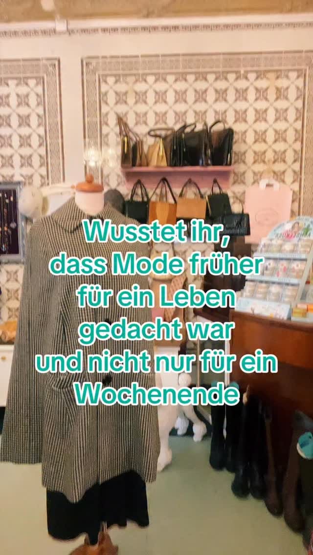 Post 9 by Fräulein Anders on Instagram (video)