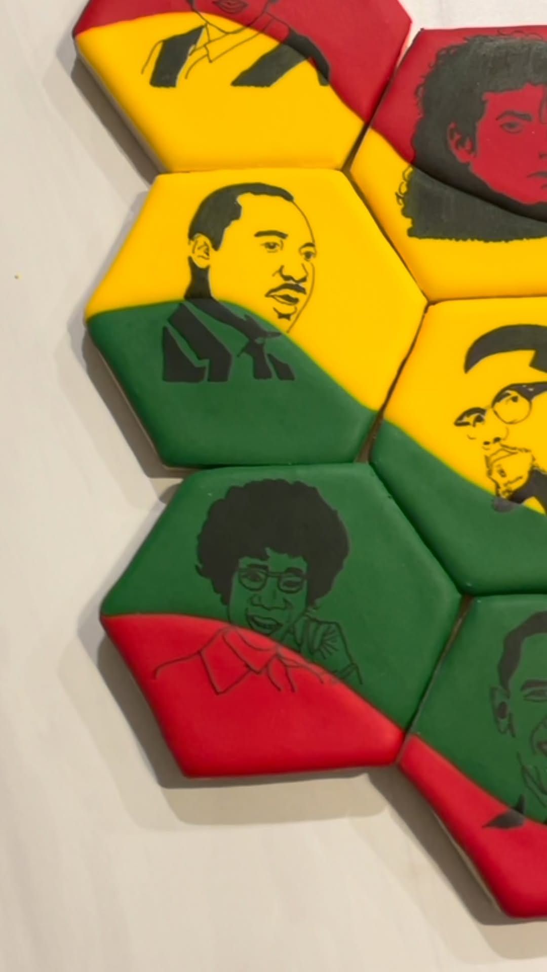 Post 1 by Kimone’s Cake Art Studio on Instagram (video)