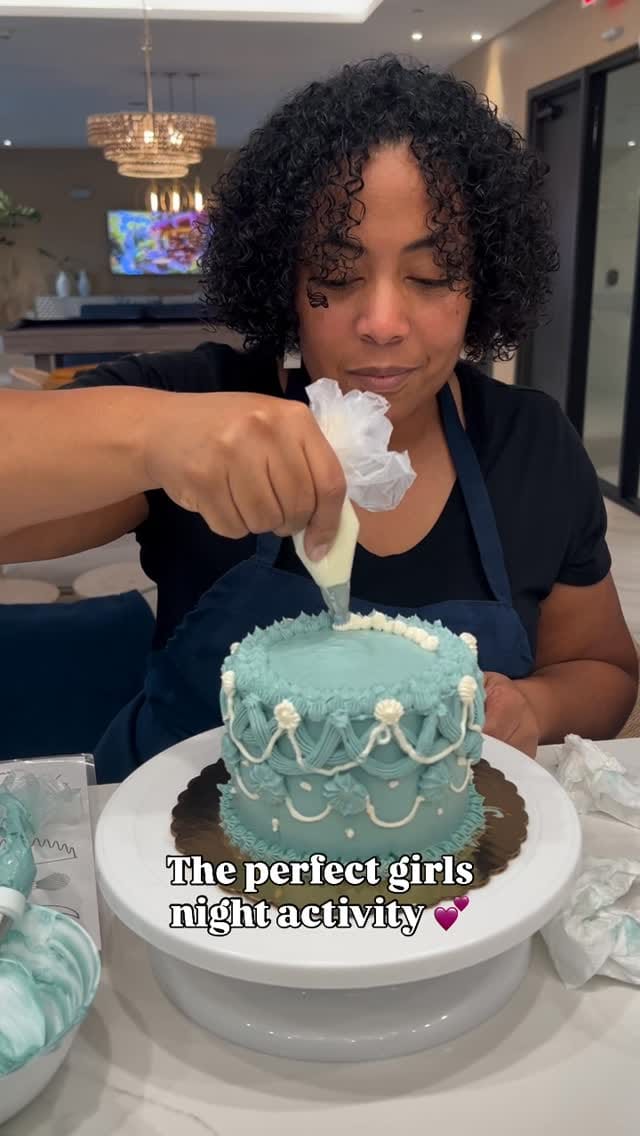 Post 6 by Kimone’s Cake Art Studio on Instagram (video)