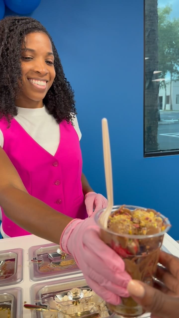 Post 2 by Kimone’s Cake Art Studio on Instagram (video)