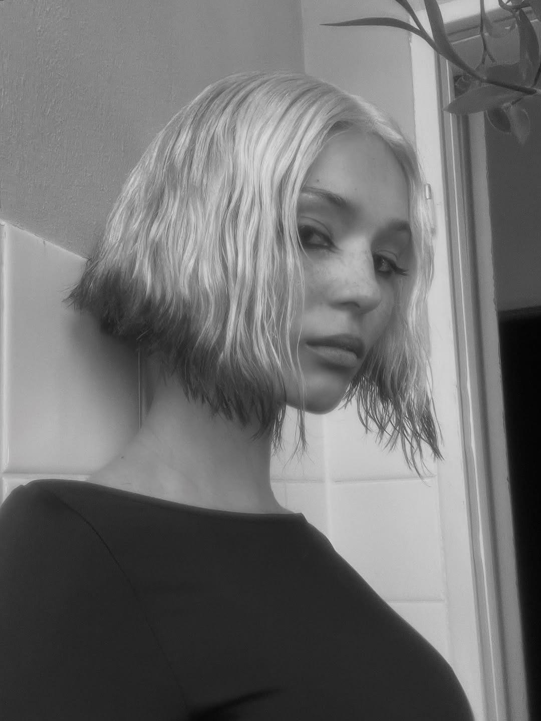 Post 9 by 𝖆𝖎𝖒𝖊𝖊-𝖑𝖊𝖊 𝖆𝖐𝖆. 𝖆𝖎𝖒𝖘 🦇 on Instagram (carousel)
