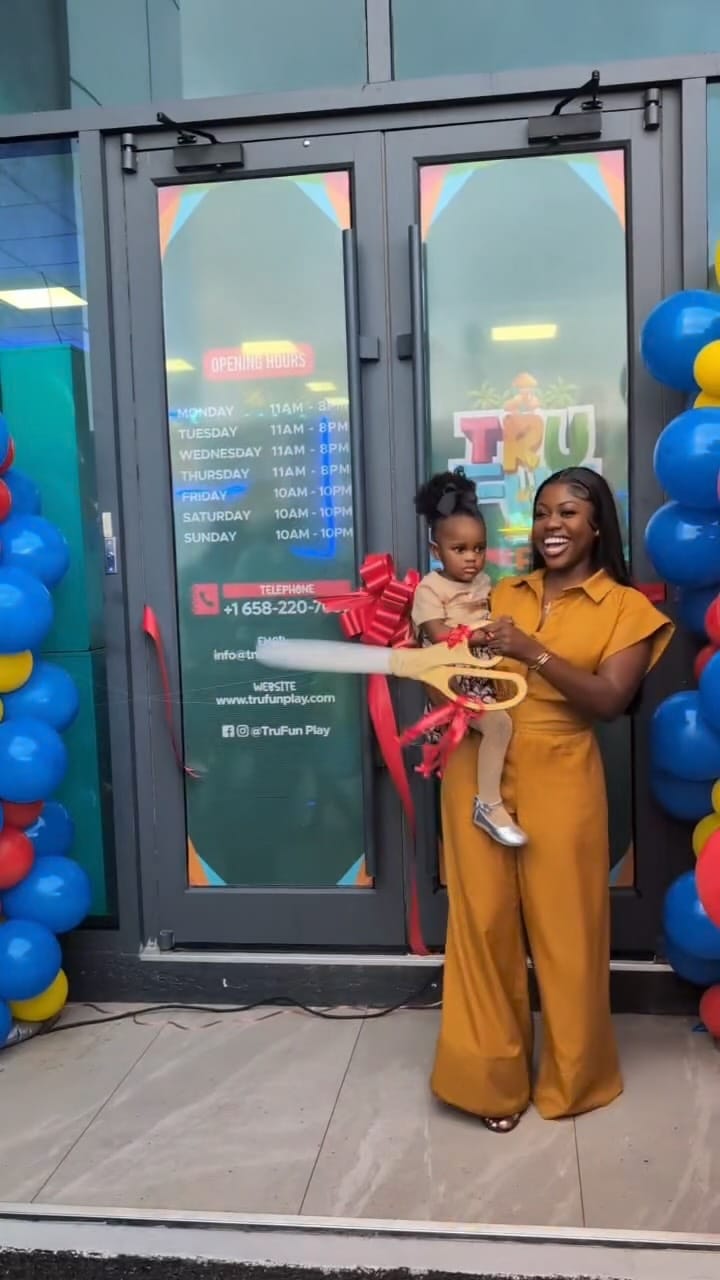 Post 10 by Everything Women Love ❤️ Wig Store & Hair Store in Jamaica on Instagram (video)
