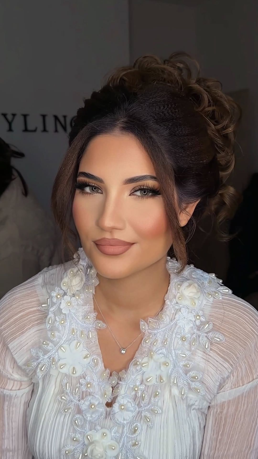 Post 5 by 𝐃 | 𝐊 𝐁𝐄𝐀𝐔𝐓𝐘 𝐒𝐓𝐔𝐃𝐈𝐎 | 𝐃𝐈𝐀𝐍𝐀 on Instagram (video)