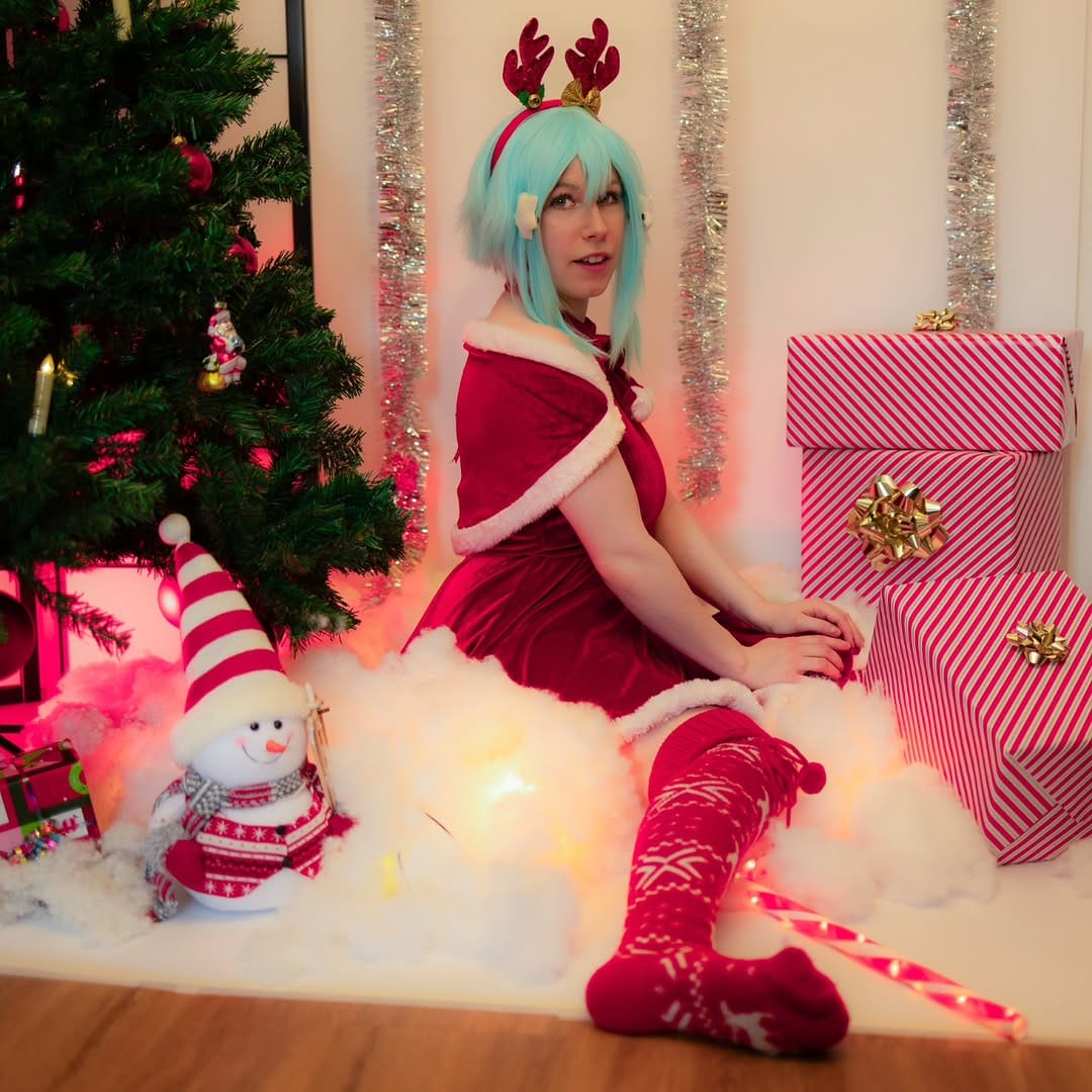 Post 6 by Cattie Cosplay ^-^ on Instagram (carousel)