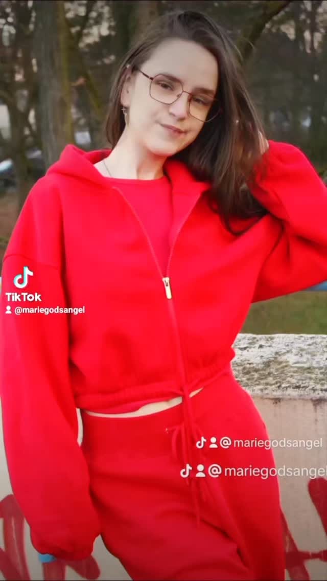 Post 4 by Marie-Madelaine on Instagram (video)