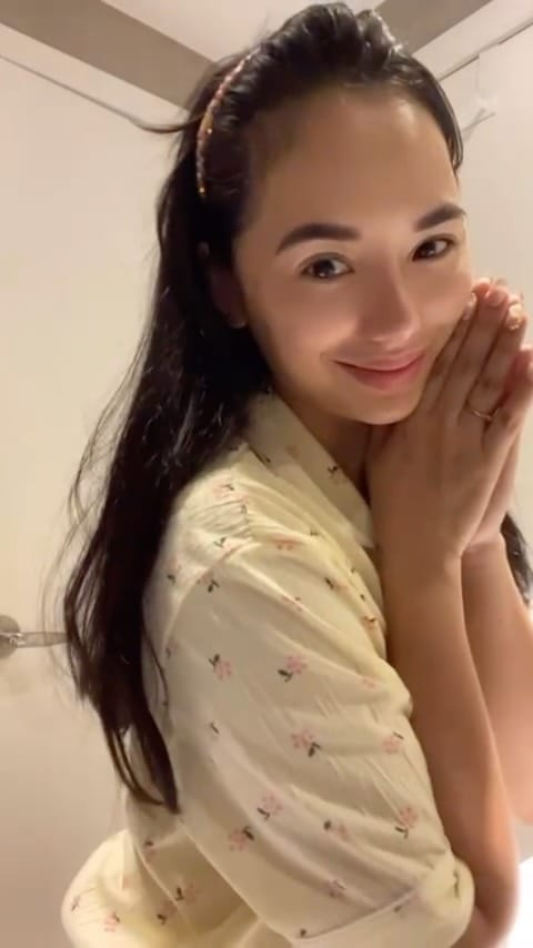 Post 5 by Glowing with 𝐅𝐨𝐧𝐧𝐢𝐞 | Your K-Beauty Guide at 𝐋𝐢𝐞𝐧𝐣𝐚𝐧𝐠 𝐇𝐨𝐧𝐠𝐝𝐚𝐞 ✨ on Instagram (video)