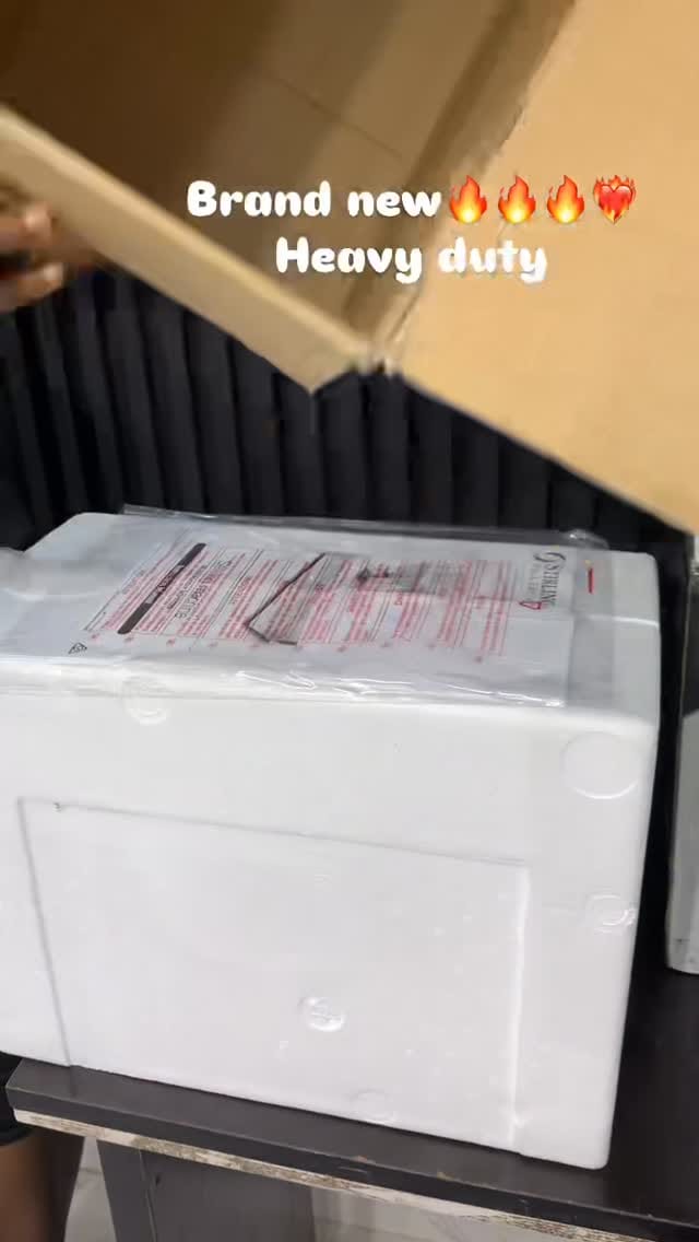 Post 3 by SEWING MACHINE AND MANNEQUINS on Instagram (video)