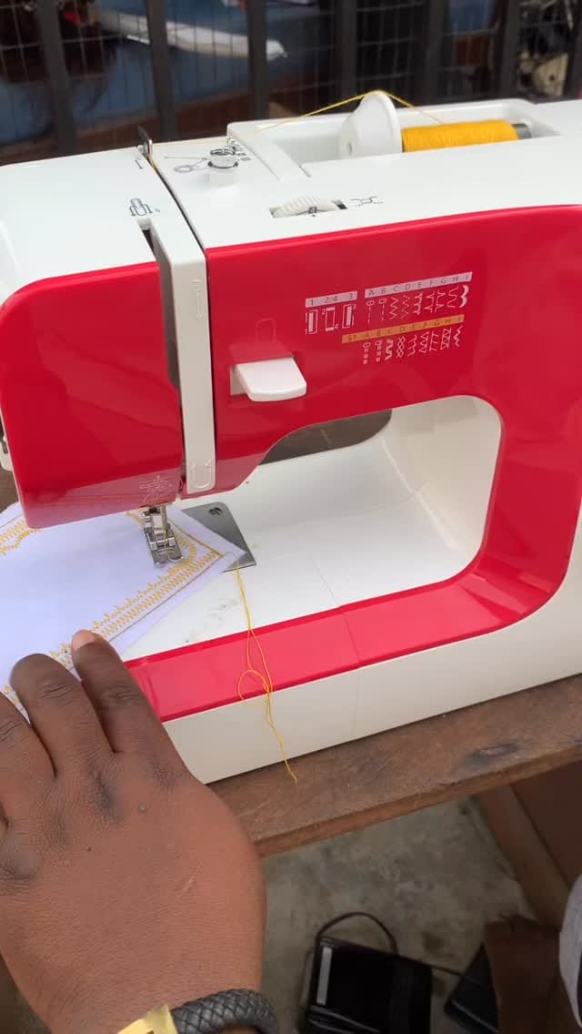 Post 5 by SEWING MACHINE AND MANNEQUINS on Instagram (video)