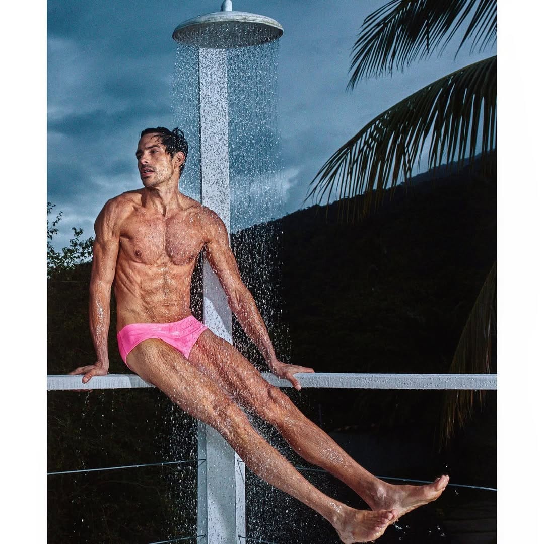 Post 10 by Bruno Amora on Instagram (carousel)