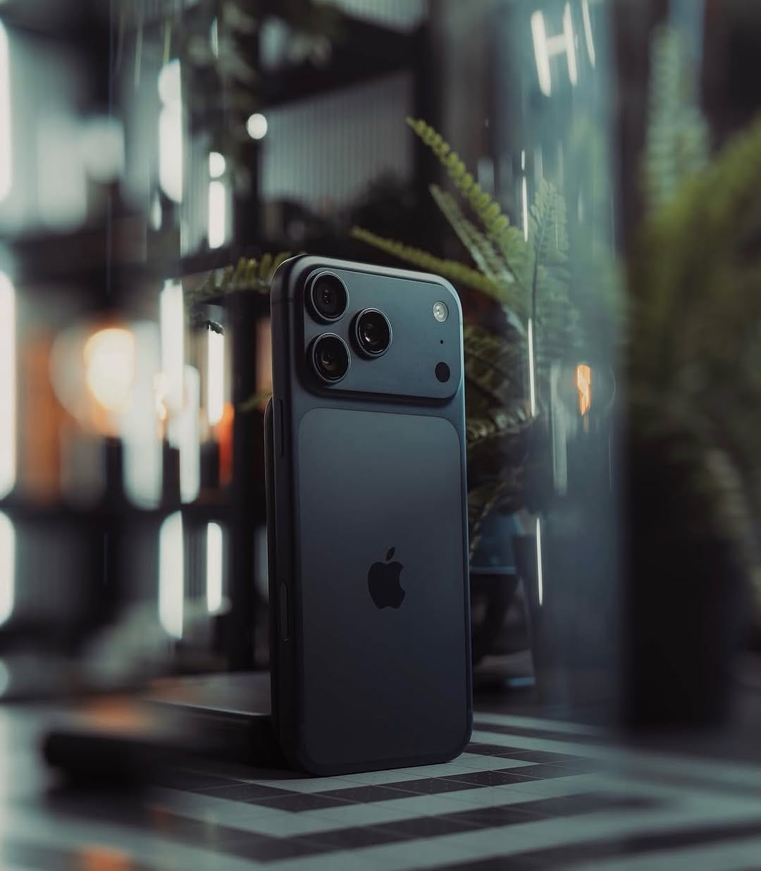 Post 5 by Apple - iPhone, Macbook e Watch on Instagram (carousel)