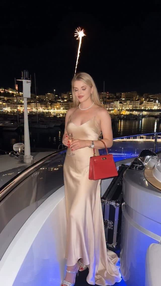 Post 8 by Anna Schneider on Instagram (video)