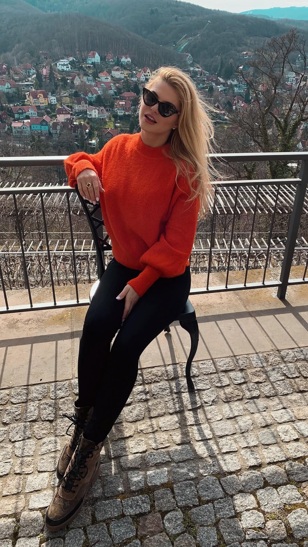 Post 6 by Anna Schneider on Instagram (video)