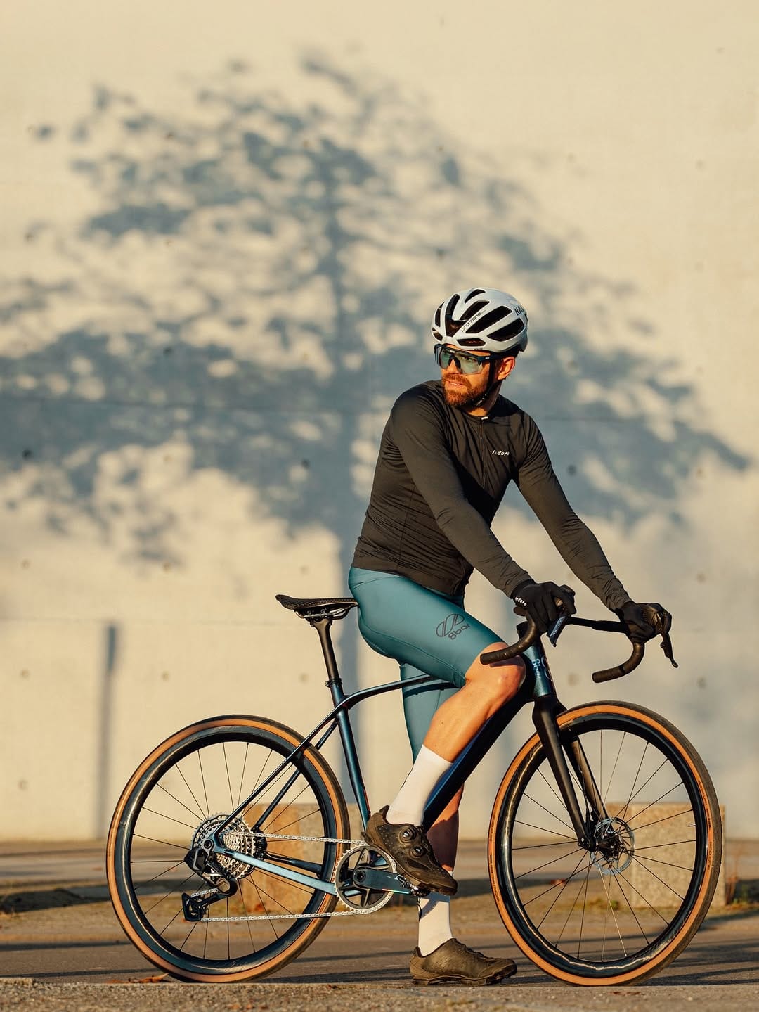 Post 5 by 8bar bikes on Instagram (carousel)