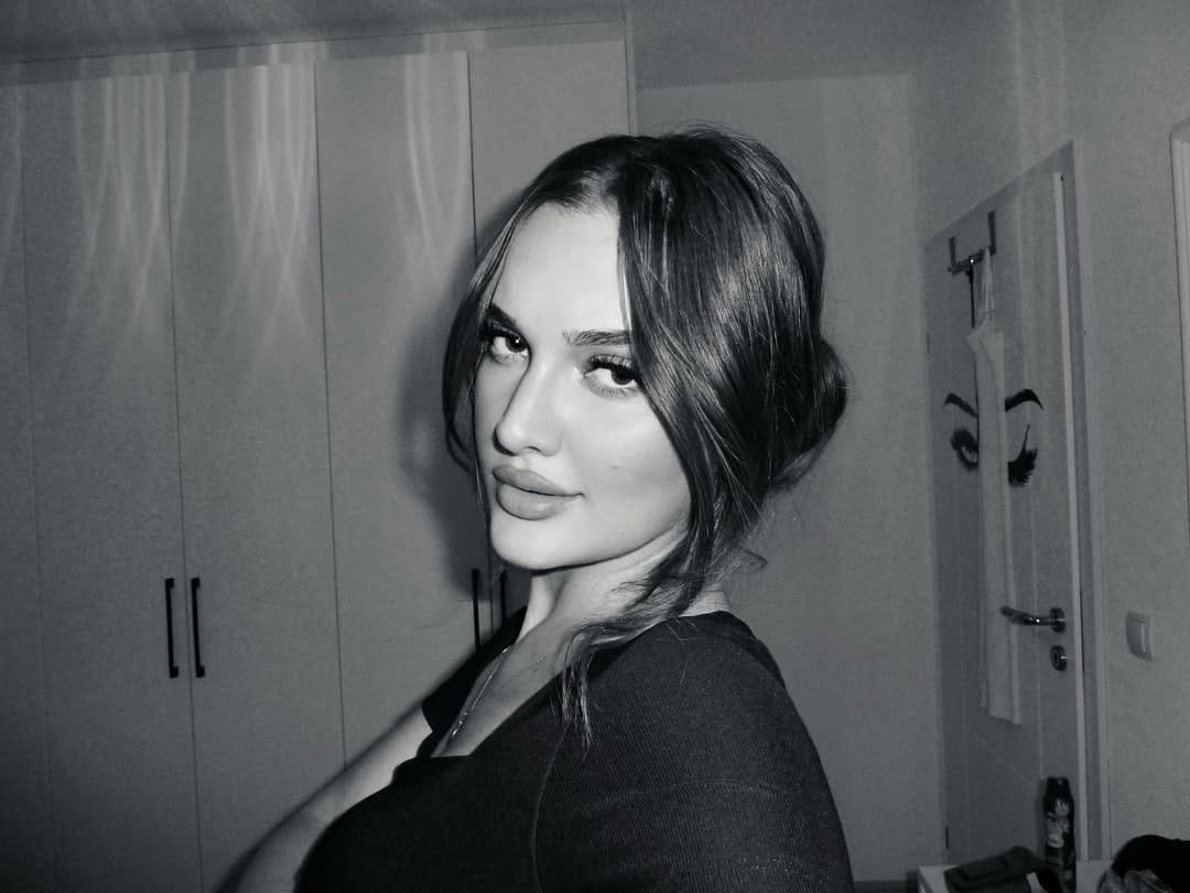 Post 10 by 𝐋𝐨𝐧𝐚 𝐋𝐚𝐮𝐫𝐞𝐧𝐚 𝐇.𝐋 on Instagram (image)