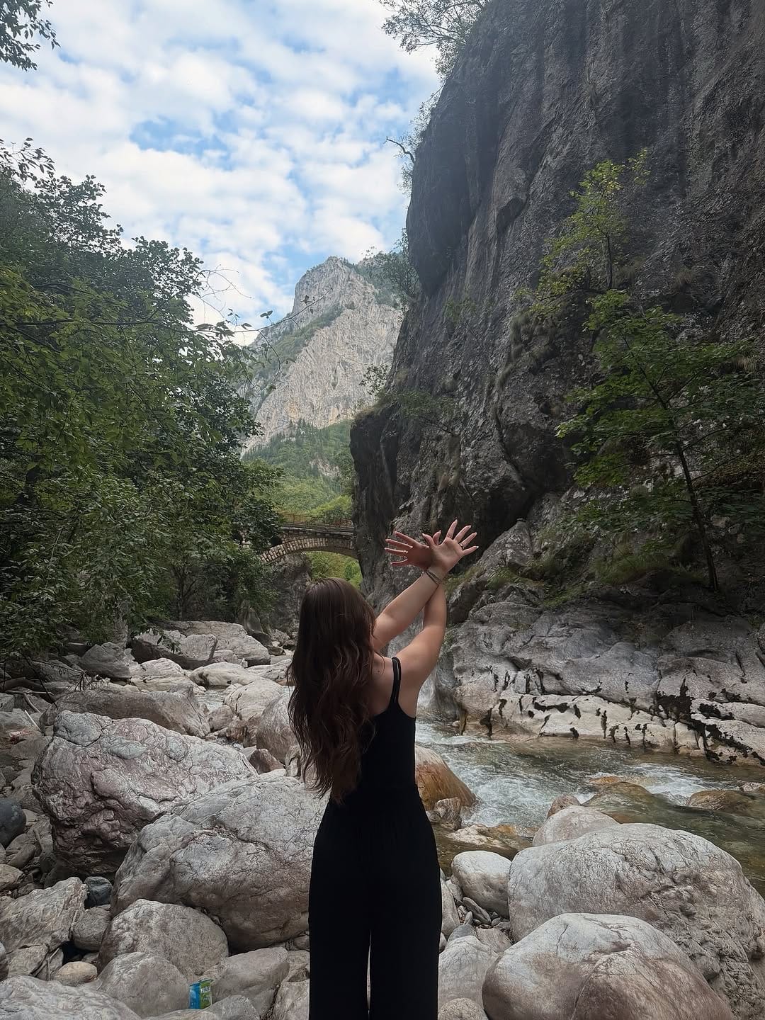 Post 5 by 𝐋𝐨𝐧𝐚 𝐋𝐚𝐮𝐫𝐞𝐧𝐚 𝐇.𝐋 on Instagram (image)