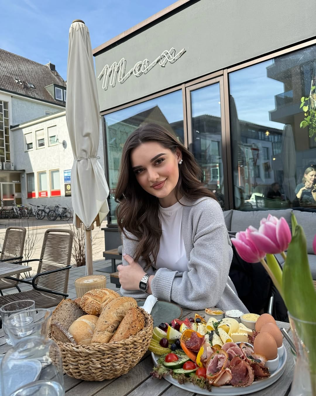 Post 8 by 𝐋𝐨𝐧𝐚 𝐋𝐚𝐮𝐫𝐞𝐧𝐚 𝐇.𝐋 on Instagram (image)