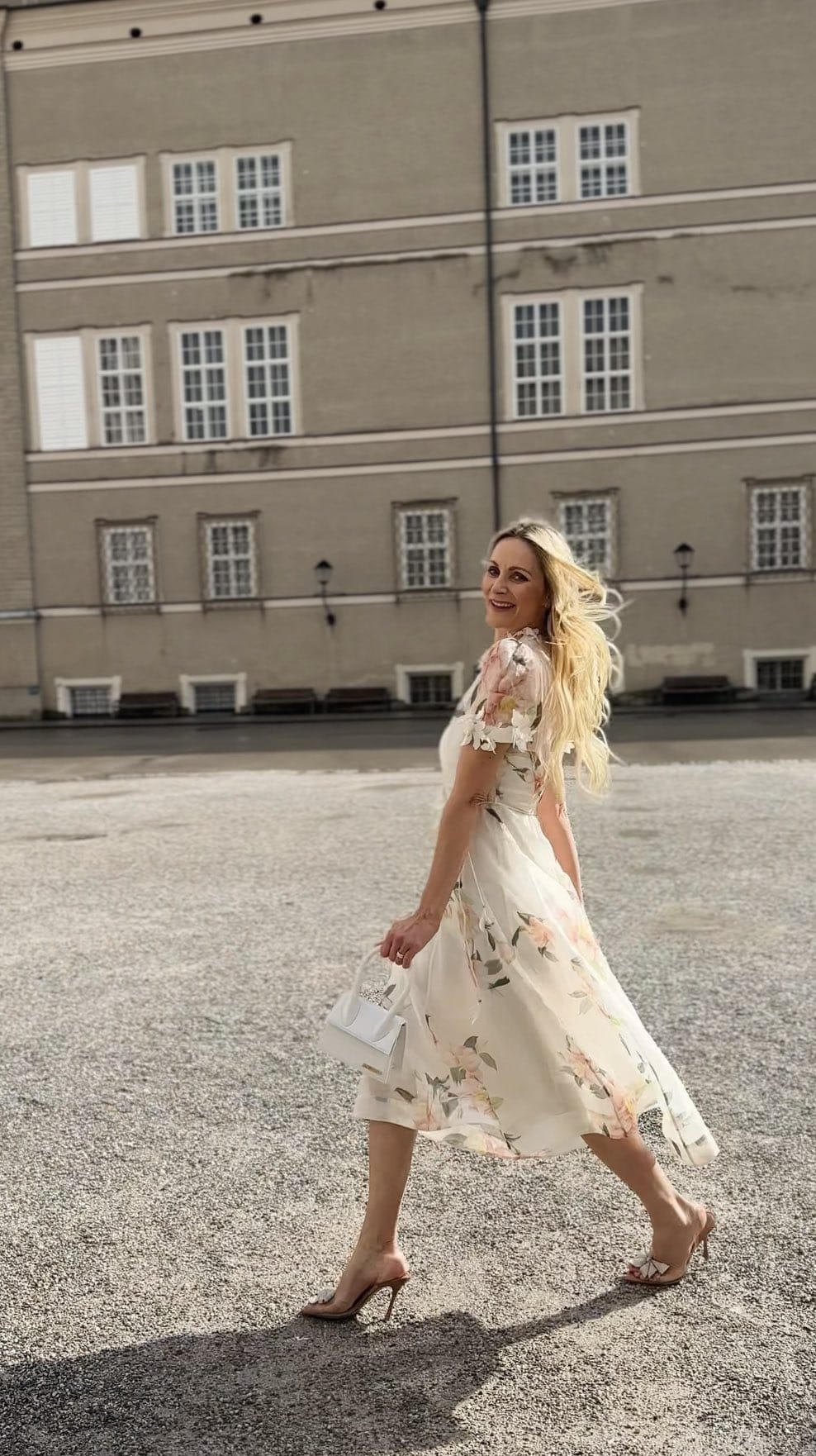 Post 10 by Julia Pohl: Lifestyle, Longevity, Travel für Frauen und Mamas on Instagram (video)