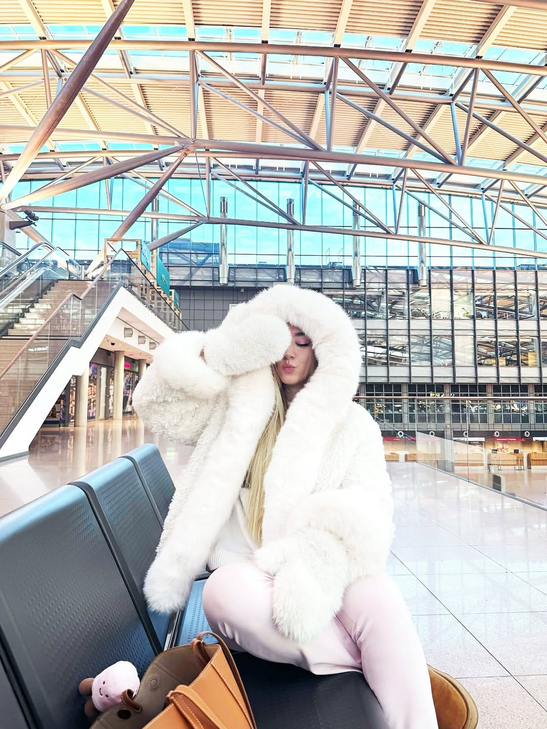 Post 6 by Rebekah Wing - Youtuber💕 on Instagram (carousel)