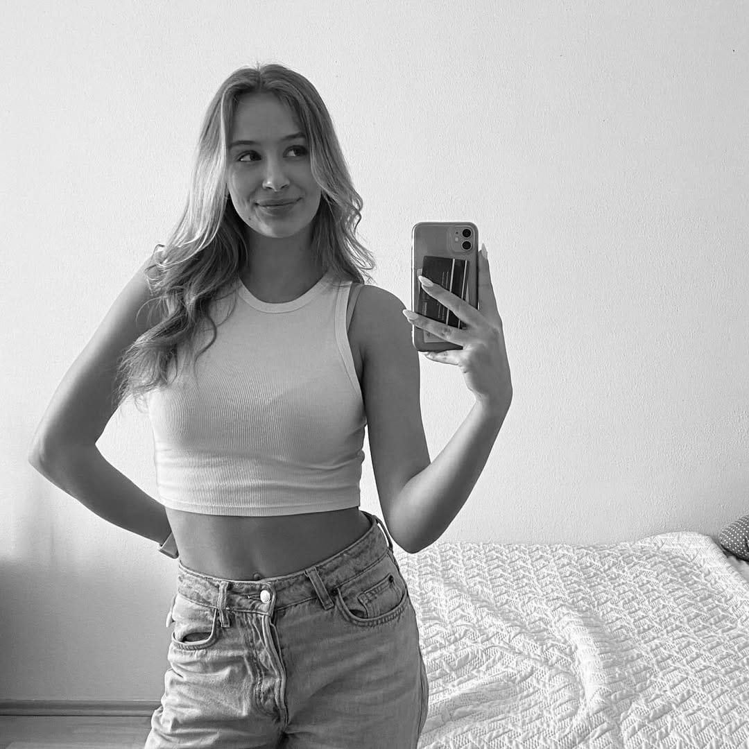 Post 5 by ᴀʏᴀɴᴀ ᴢᴏᴇ ʟᴇᴅʟ on Instagram (carousel)