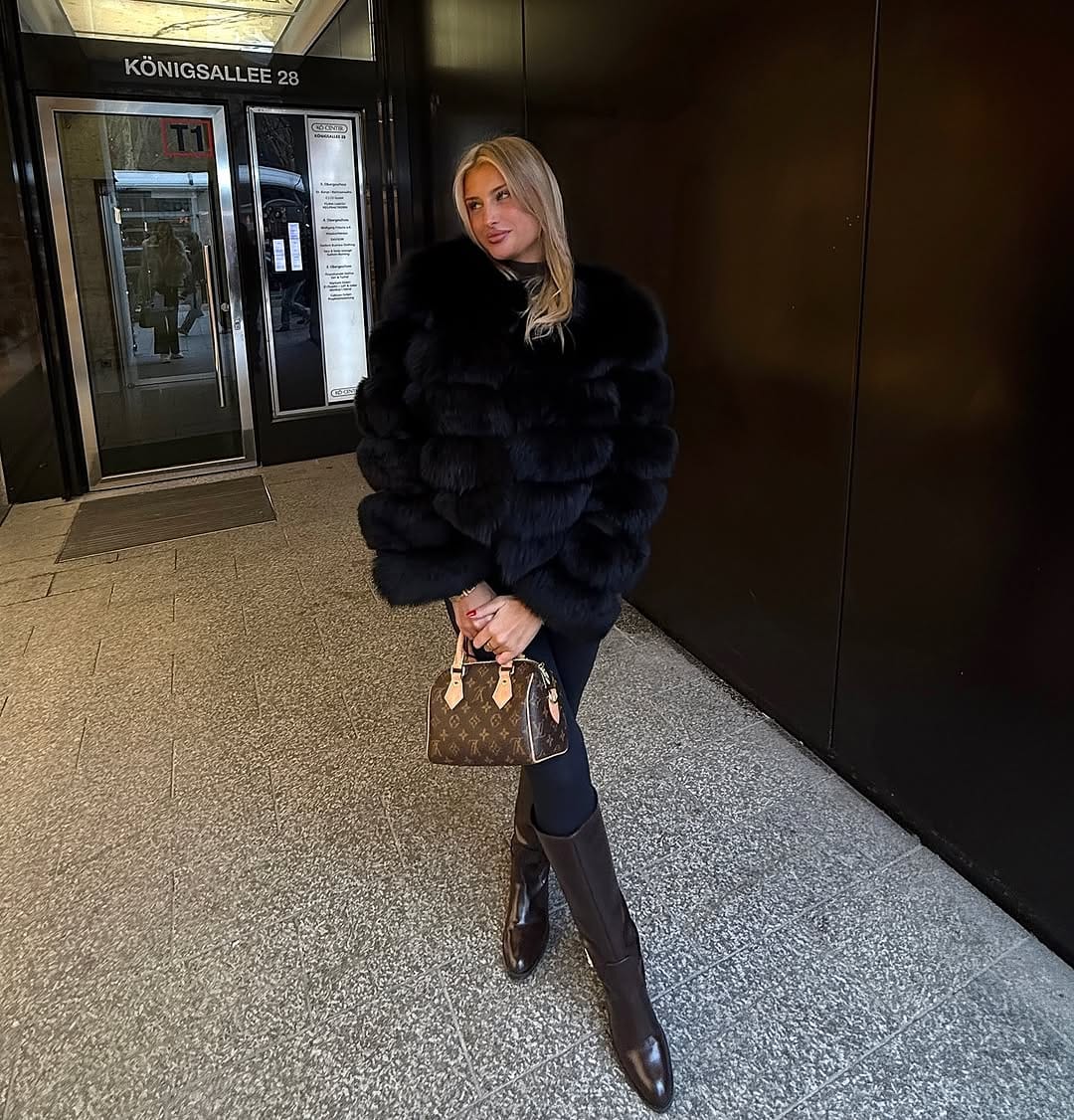 Post 2 by LINA PLICHTA on Instagram (image)