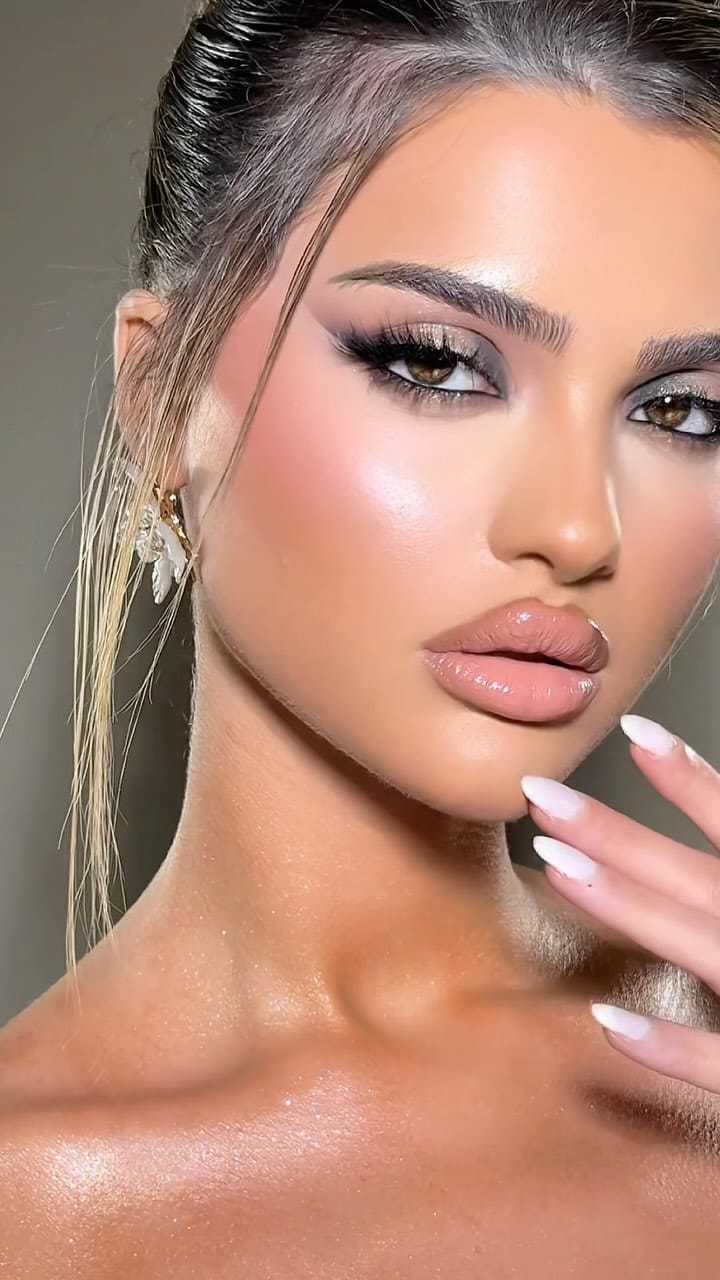 Post 8 by Makeupbymervat on Instagram (video)