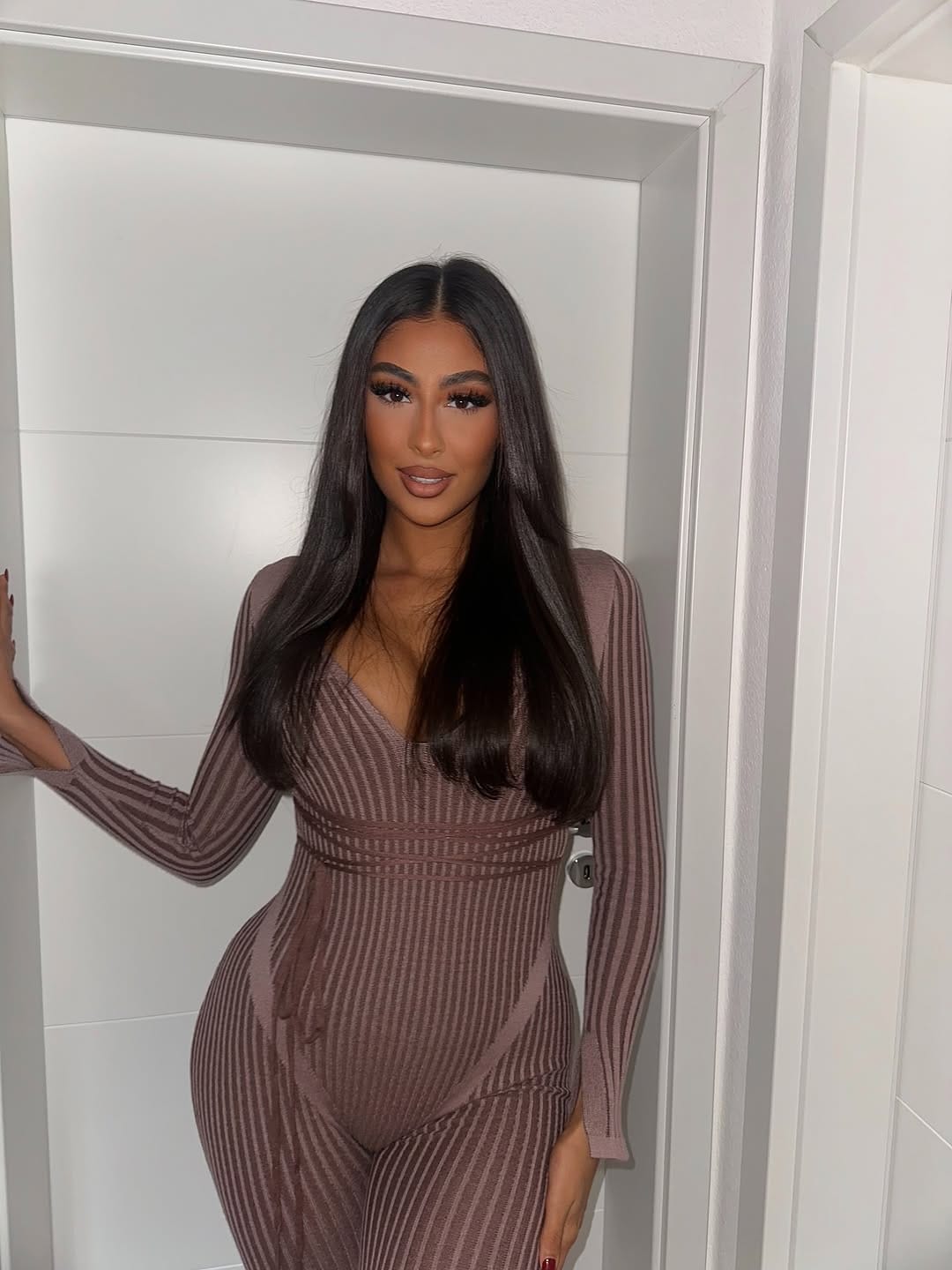 Post 2 by 𝐄 𝐃 𝐄 𝐒 𝐒 𝐀 on Instagram (carousel)